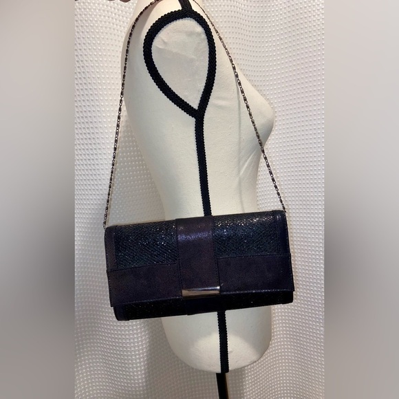 Women’s‎ Le Château sparkly and shiny black chic Clutch with removable chain - Picture 1 of 14